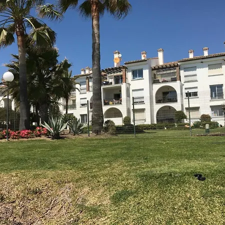 Beach Front Holiday Апартаменти Естепона