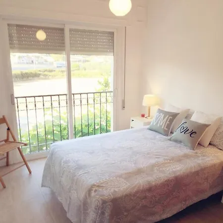 Beach Front Holiday Апартаменти *